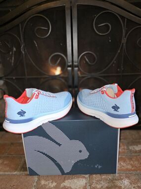 Rabbit Dream Chaser Mens 11 Blue Red Chicago Running Shoes Athletic Sneakers NIB